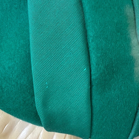 SPLENDID 1960s' DESIGNER EMERALD GREEN TAM & GROSGRAIN HAT - Picture 6 of 14